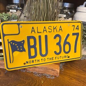 Vintage single 1974 Alaska Vehicle License Plate “North to the Future”